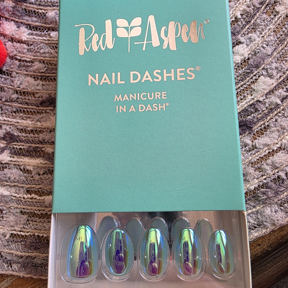 Red Aspen Nail Dashes